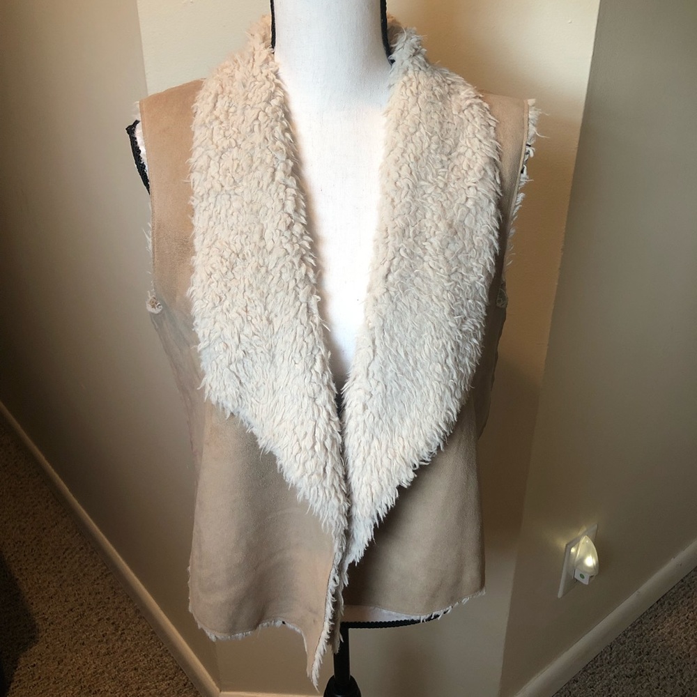 Faux Fur Vest - Picture 1 of 3